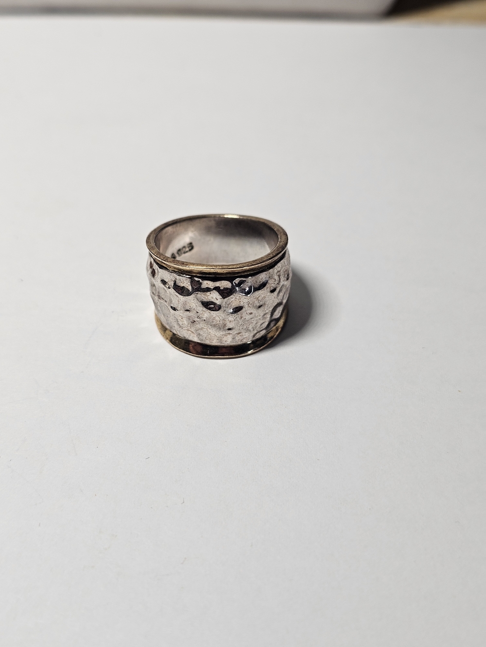 925 Hammered Two-Tone sterling Silver and Gold Wide Band Ring - Size 6½ - Picture 2 of 5